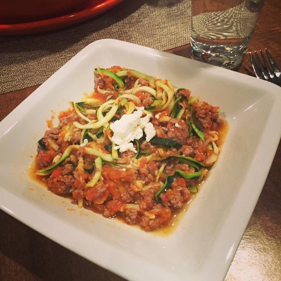 Zucchini pasta with homemade tomato sauce | Tajinny.com
